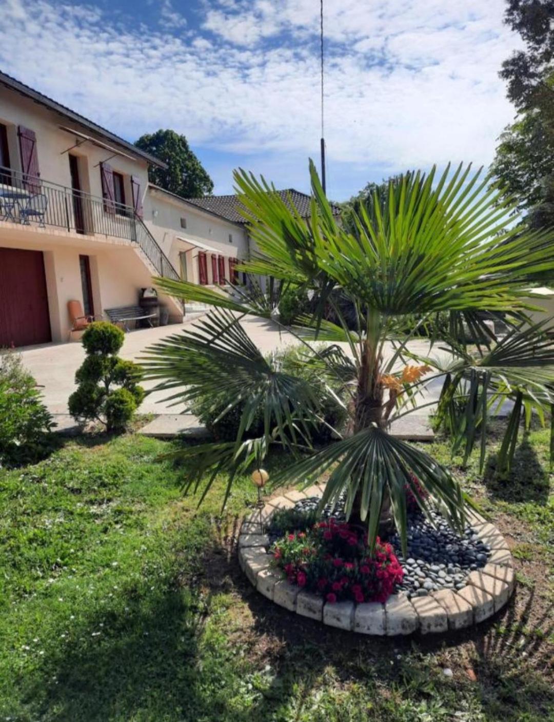 Charmant Logement Entier A La Campagne Sencenac-Puy-de-Fourches Dış mekan fotoğraf